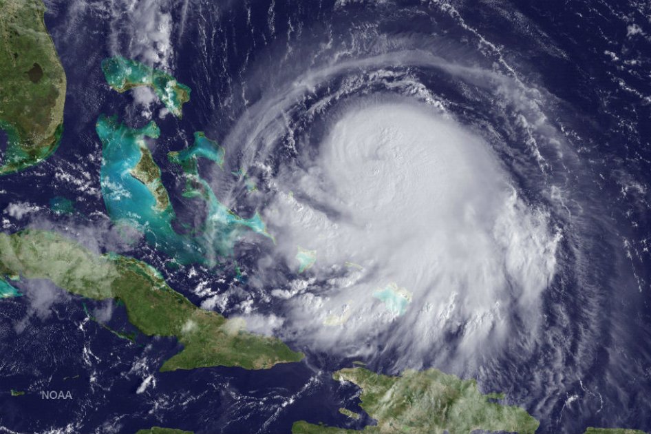 El ojo del poderoso huracán Joaquín, sobre el centro de las Bahamas