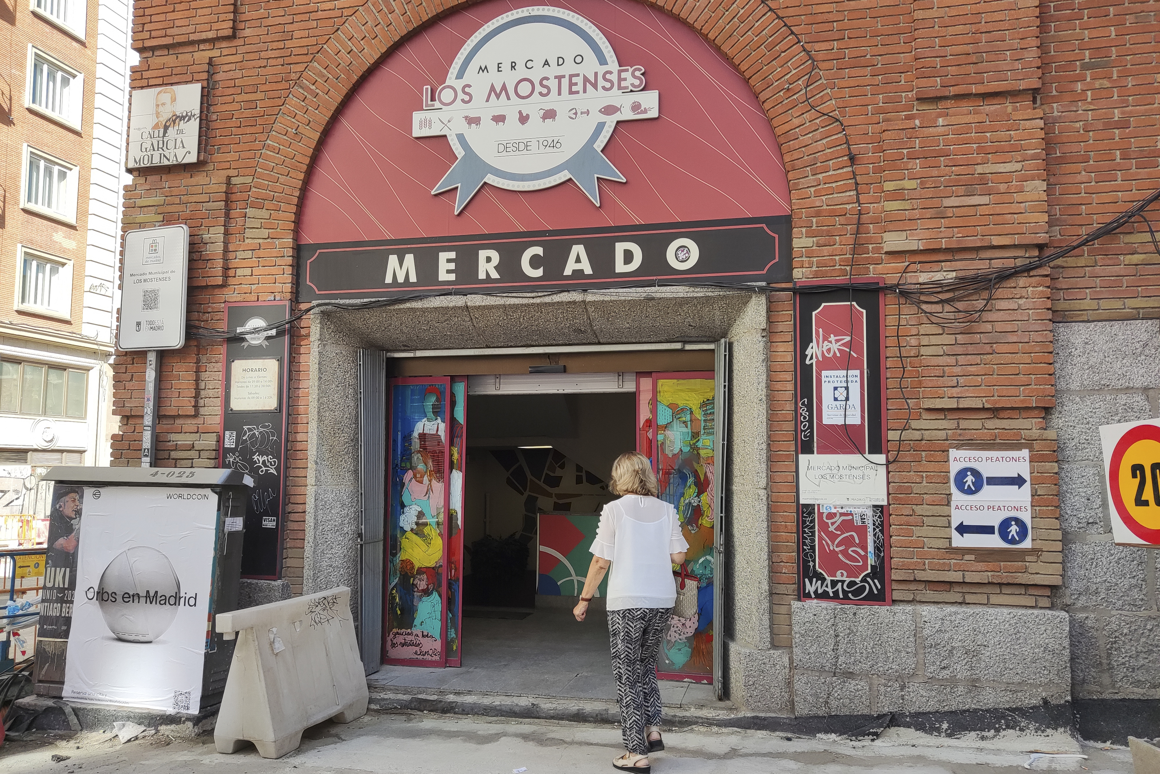 Los Mostenses, el mercado más latinoamericano del centro de Madrid