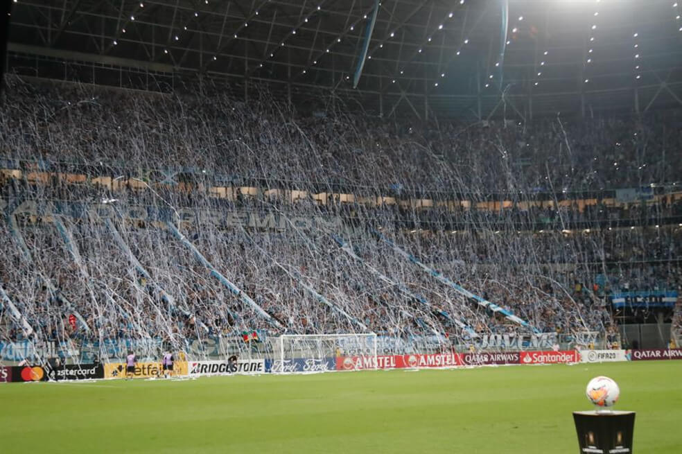 Hinchada del Gremio de Porto Alegre. / EFE