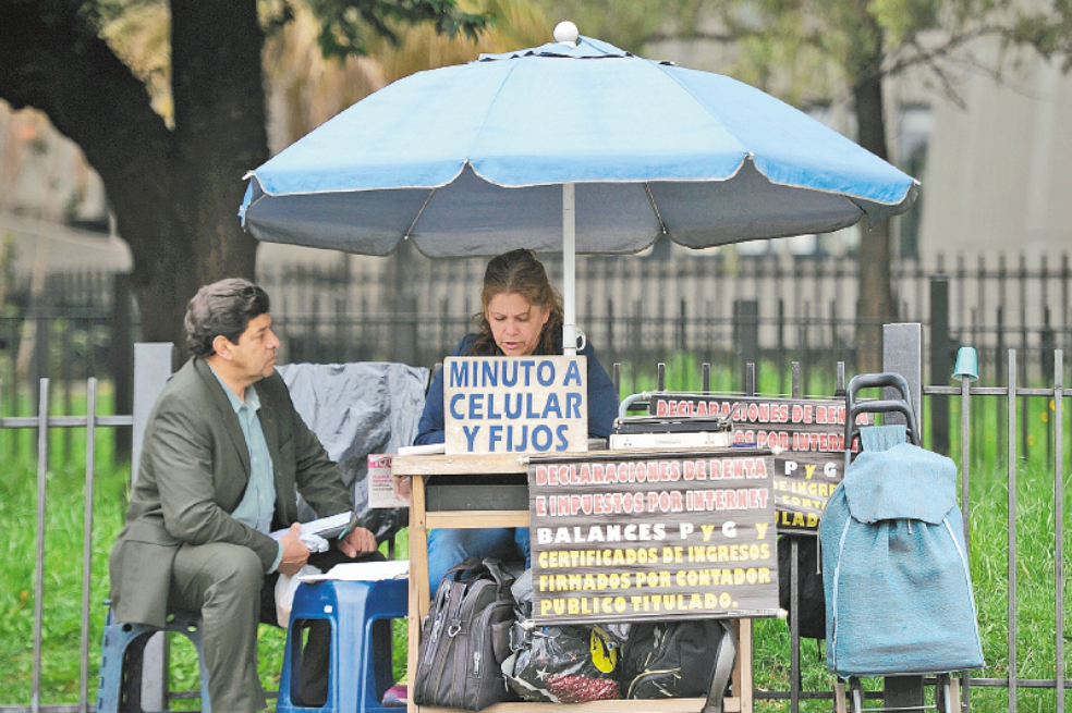 Pagar los impuestos a la antigua en Bogotá