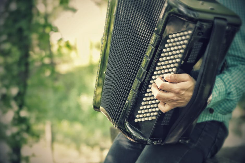 Por presuntas calumnias, compositor vallenato interpuso tutela ante la Corte contra acordeonero