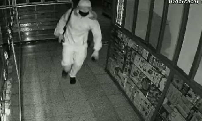 Vigilante de San Andresito habría robado millones: creyó apagar cámaras, pero quedó grabado