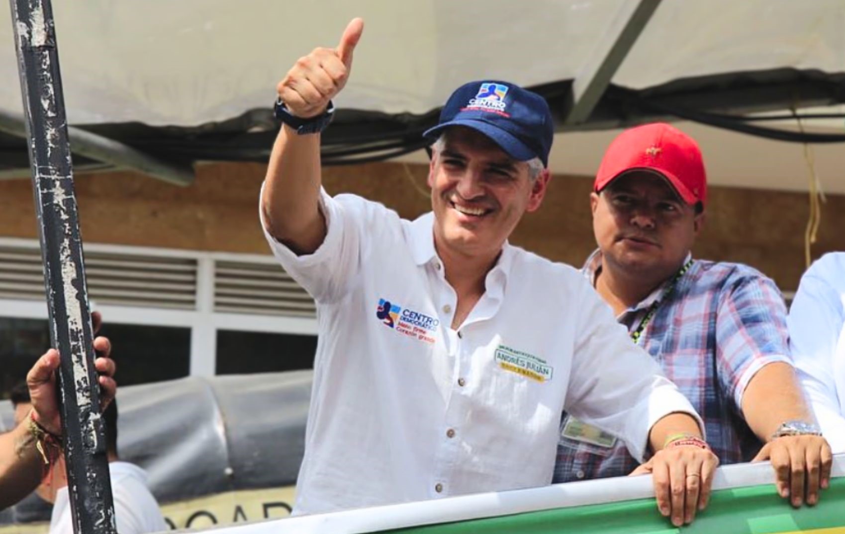 Gobernador de Antioquia generó controversia tras anuncio de revivir frentes de seguridad