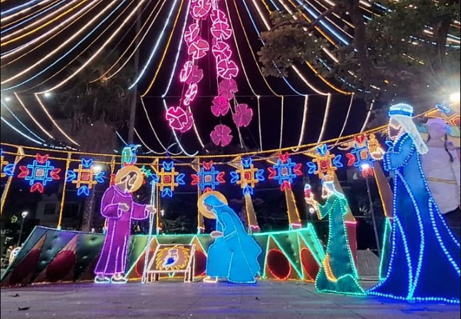 A falta de mes y medio para Navidad, Envigado ya encendió su iluminación navideña