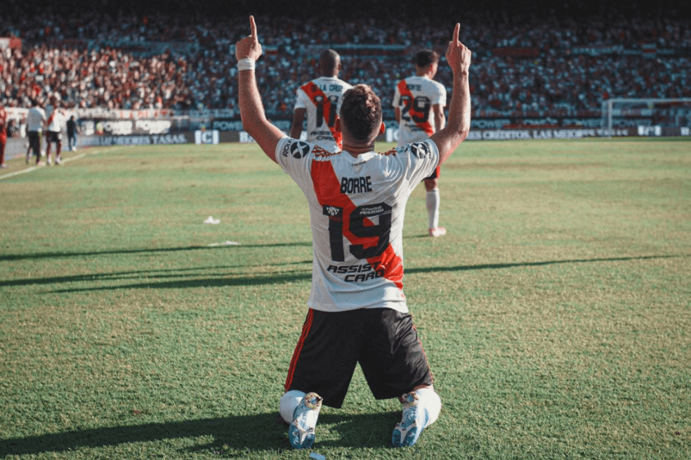 Rafael Santos Borré marcó en la victoria de River Plate