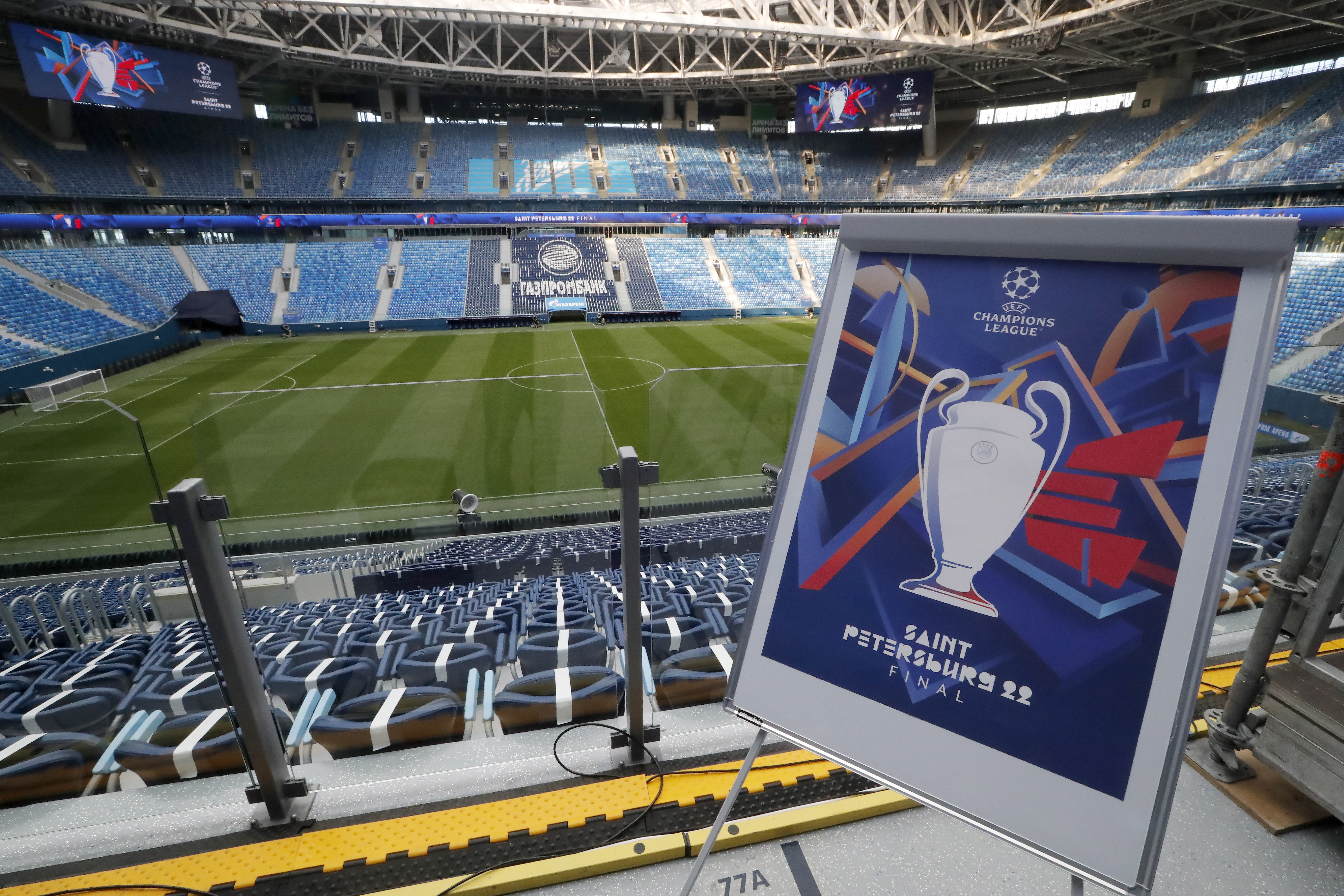 UEFA excluyó a clubes rusos de torneos internacionales para la próxima temporada