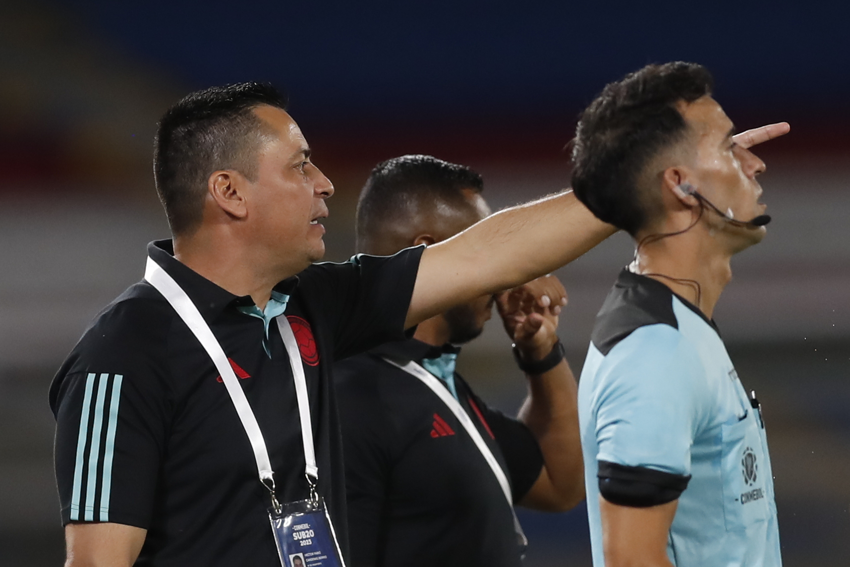 AMDEP240. CALI (COLOMBIA), 19/01/2023.- El entrenador de Colombia Héctor Cárdenas dirige hoy, en un partido de la fase de grupos del Campeonato Sudamericano Sub'20 entre las seleccione de Colombia y Paraguay en el estadio Pascual Guerrero en Cali (Colombia). EFE/ Ernesto Guzmán Jr.