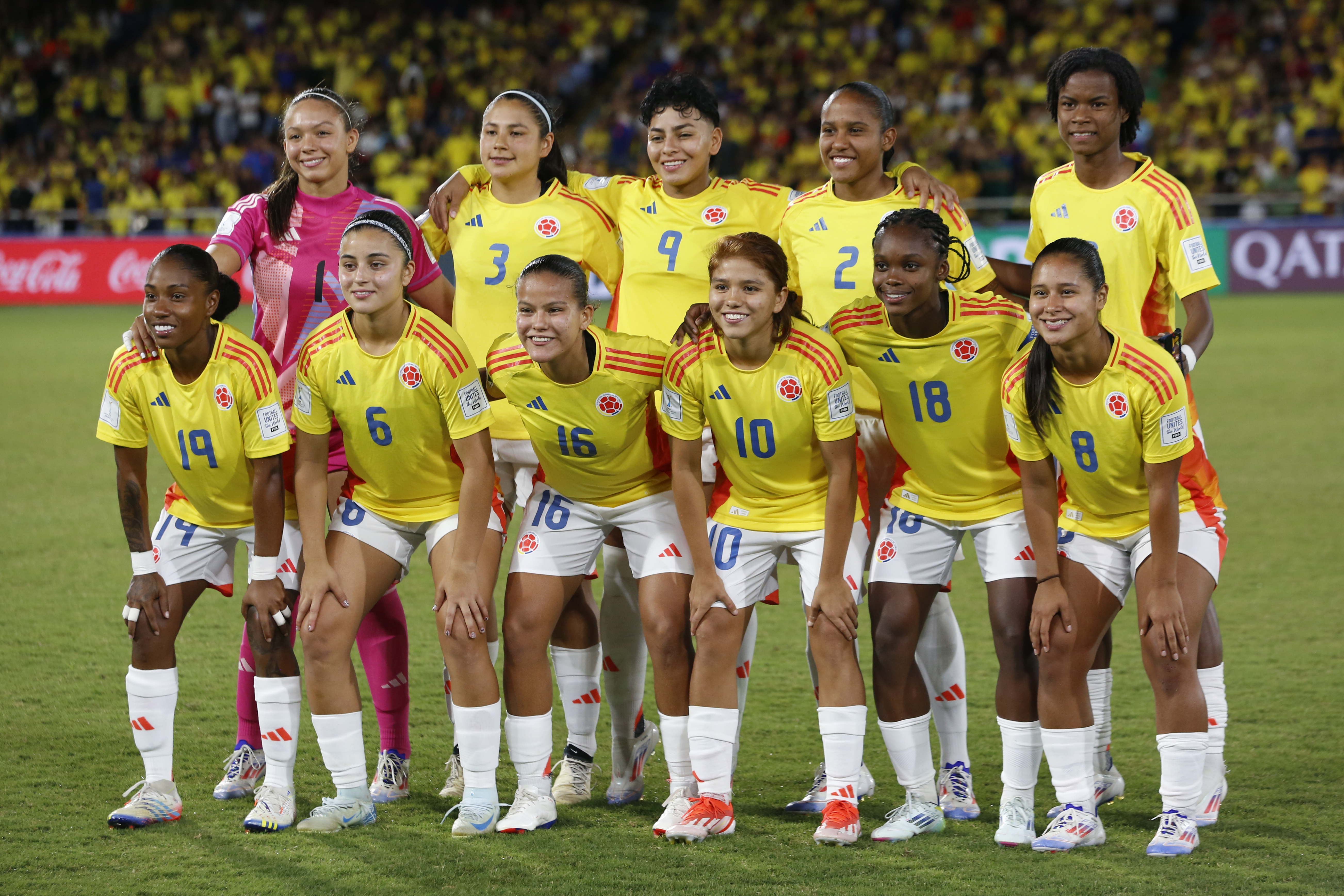 AMDEP6940. CALI (COLOMBIA), 11/09/2024.- Jugadoras de Colombia posan este miércoles, en un partido de los octavos de final de la Copa Mundial Femenina sub-20 entre las selecciones de Colombia y Corea del Sur en el estadio Pascual Guerrero en Cali (Colombia). EFE/ Ernesto Guzmán Jr.