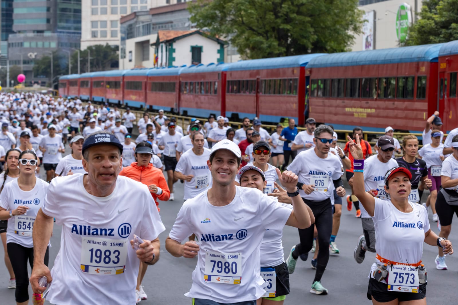 Imágenes de la carrera Allianz 15K de Bogotá en la edición de 2023.