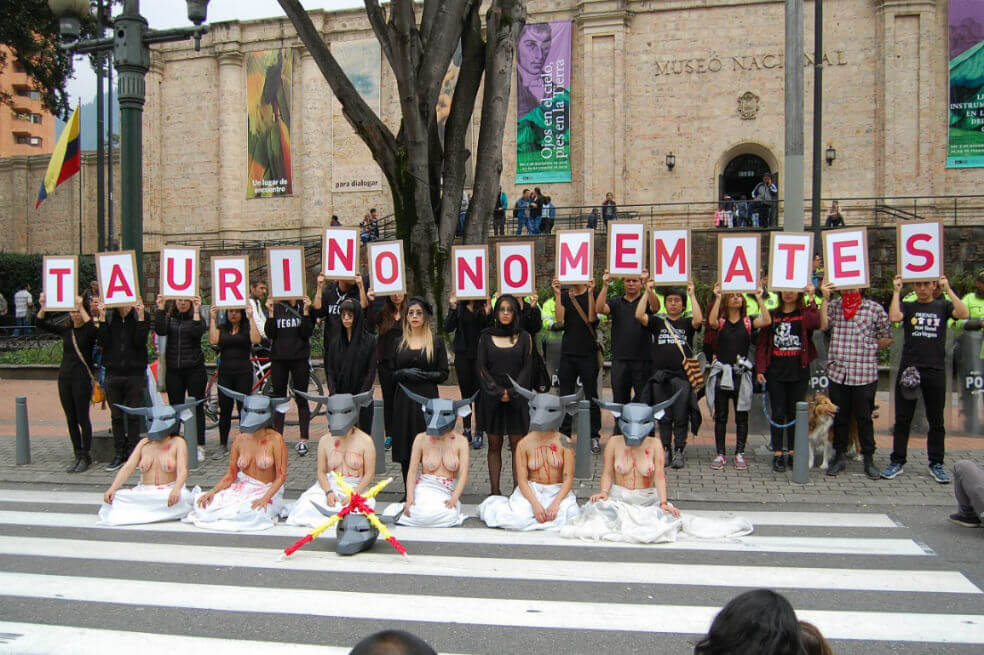 En imágenes: Así protestaron mujeres animalistas contra temporada taurina en Bogotá