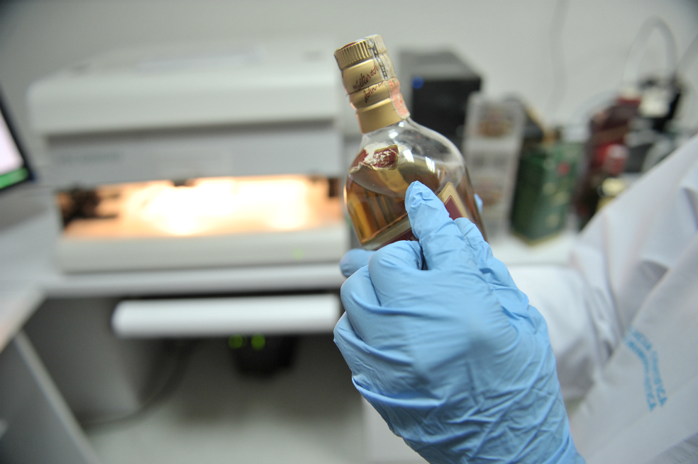 Ojo en Navidad y año nuevo: así adulteraban licor en Bogotá ‘Los doble A’