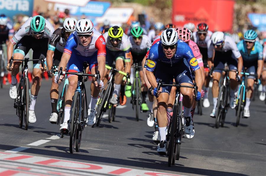 Fabio Jakobsen fue el mejor en el embalaje y ganó la cuarta etapa de la Vuelta