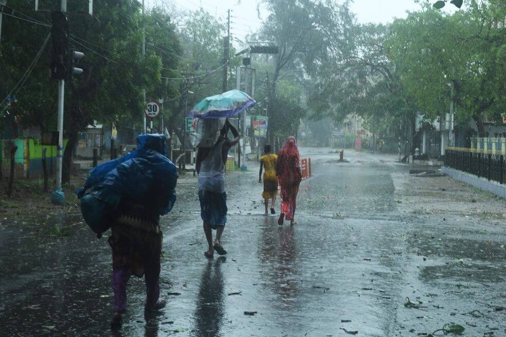 “Todo está perdido”, dicen los afectados del paso del ciclón Amphan en Bangladés