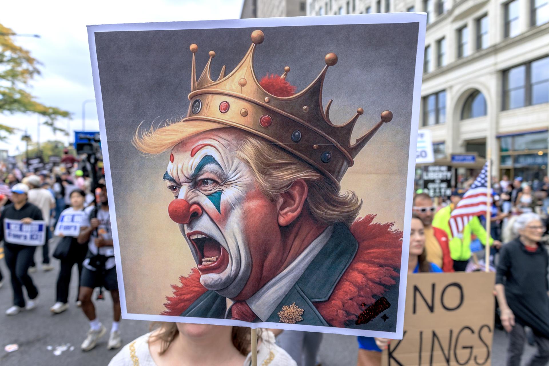 “El Rey Donald I”: manifestaciones acusan a Trump de actuar como monarca