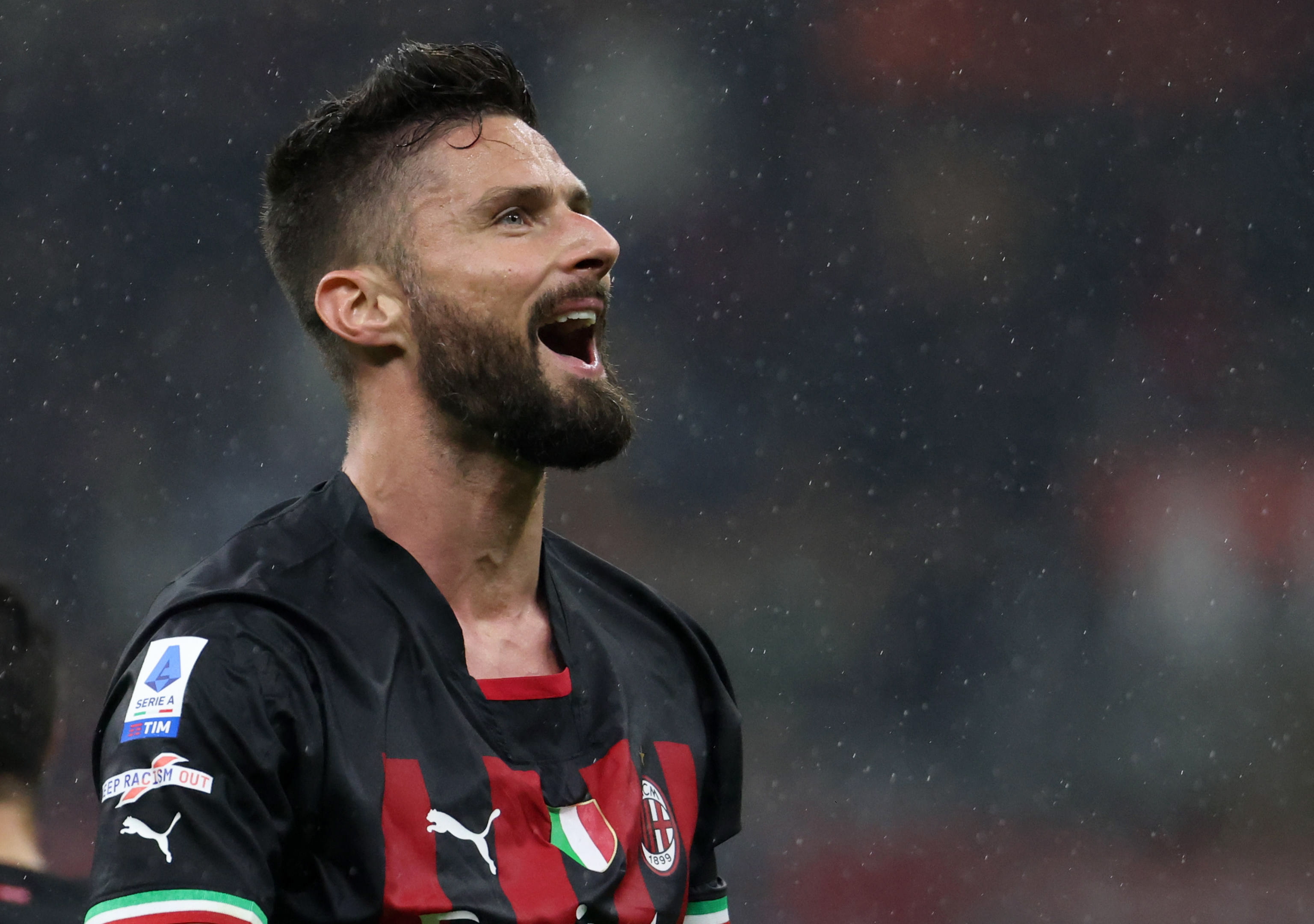 Milan (Italy), 13/03/2023.- AC Milan's Olivier Giroud celebrates after scoring the 1-0 goal during the Italian Serie A soccer match between AC Milan and Salernitana at Giuseppe Meazza stadium in Milan, Italy, 13 March 2023. (Italia) EFE/EPA/MATTEO BAZZI