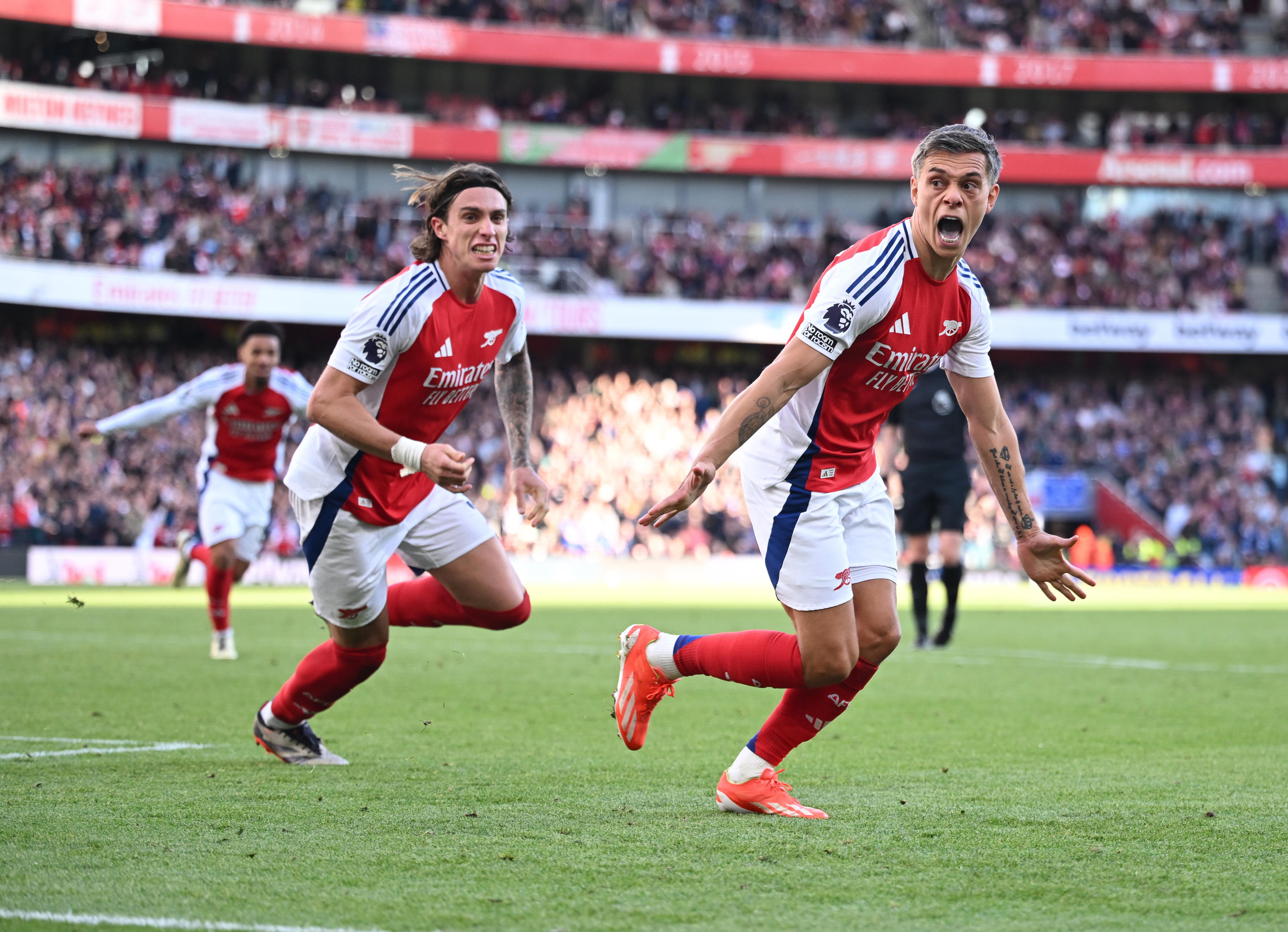Premier League: Arsenal venció al Leicester y álcanzó al Manchester City