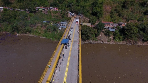 Habilitan paso de vehículos pesados en puente de Irra, en Risaralda