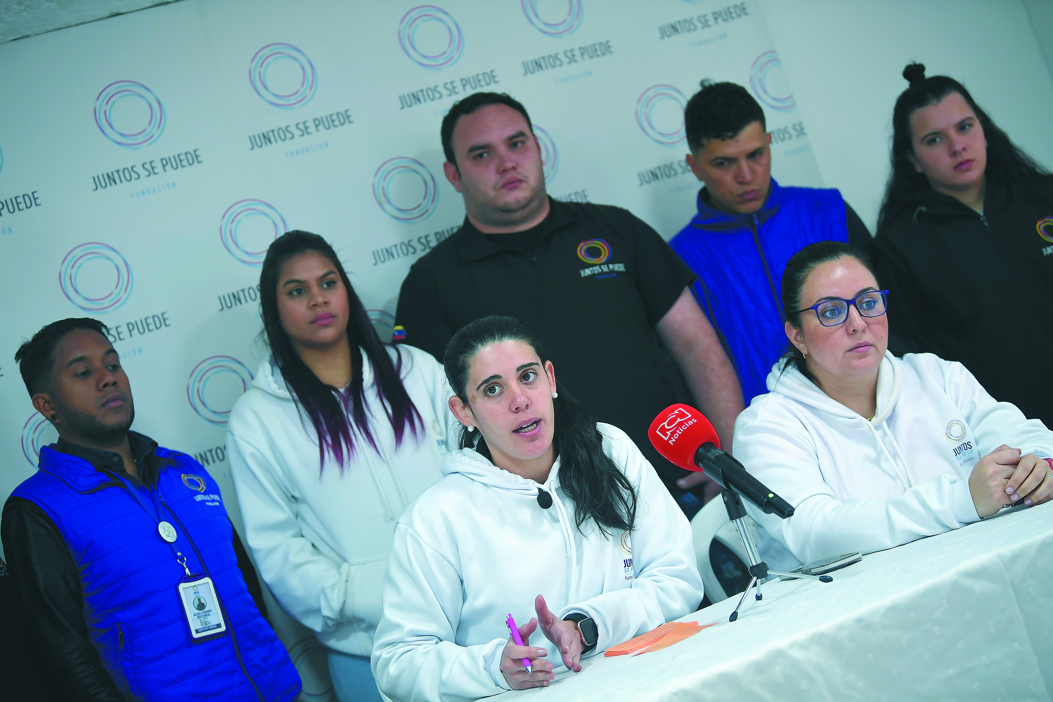 Ana Karina García (centro), directora de la Fundación Juntos Se Puede.