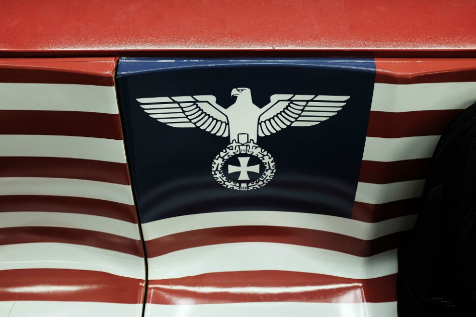 Retiran publicidad con águila nazi en Nueva York | EL ESPECTADOR