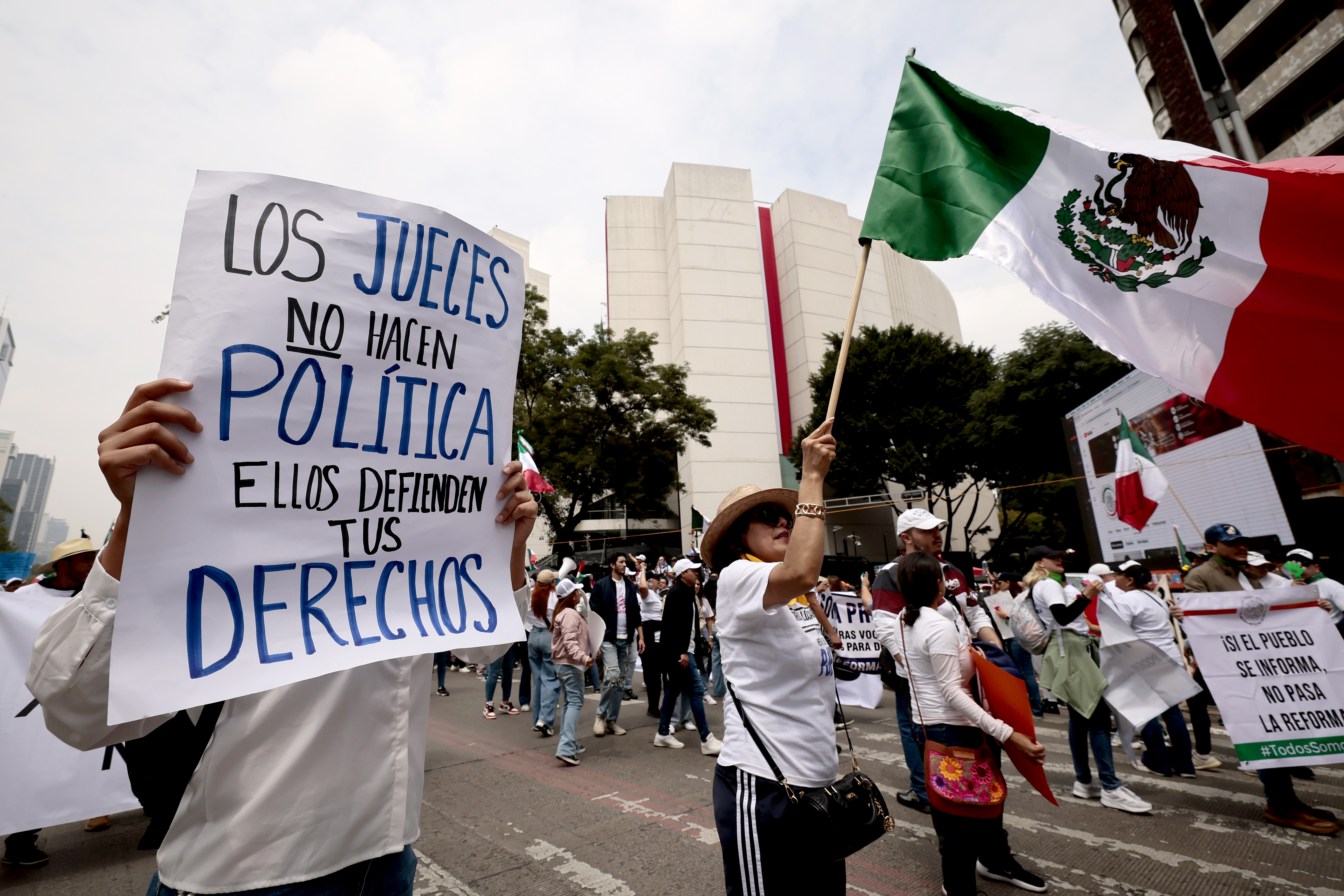 Senado de México retoma debate de reforma judicial tras protesta en el edificio