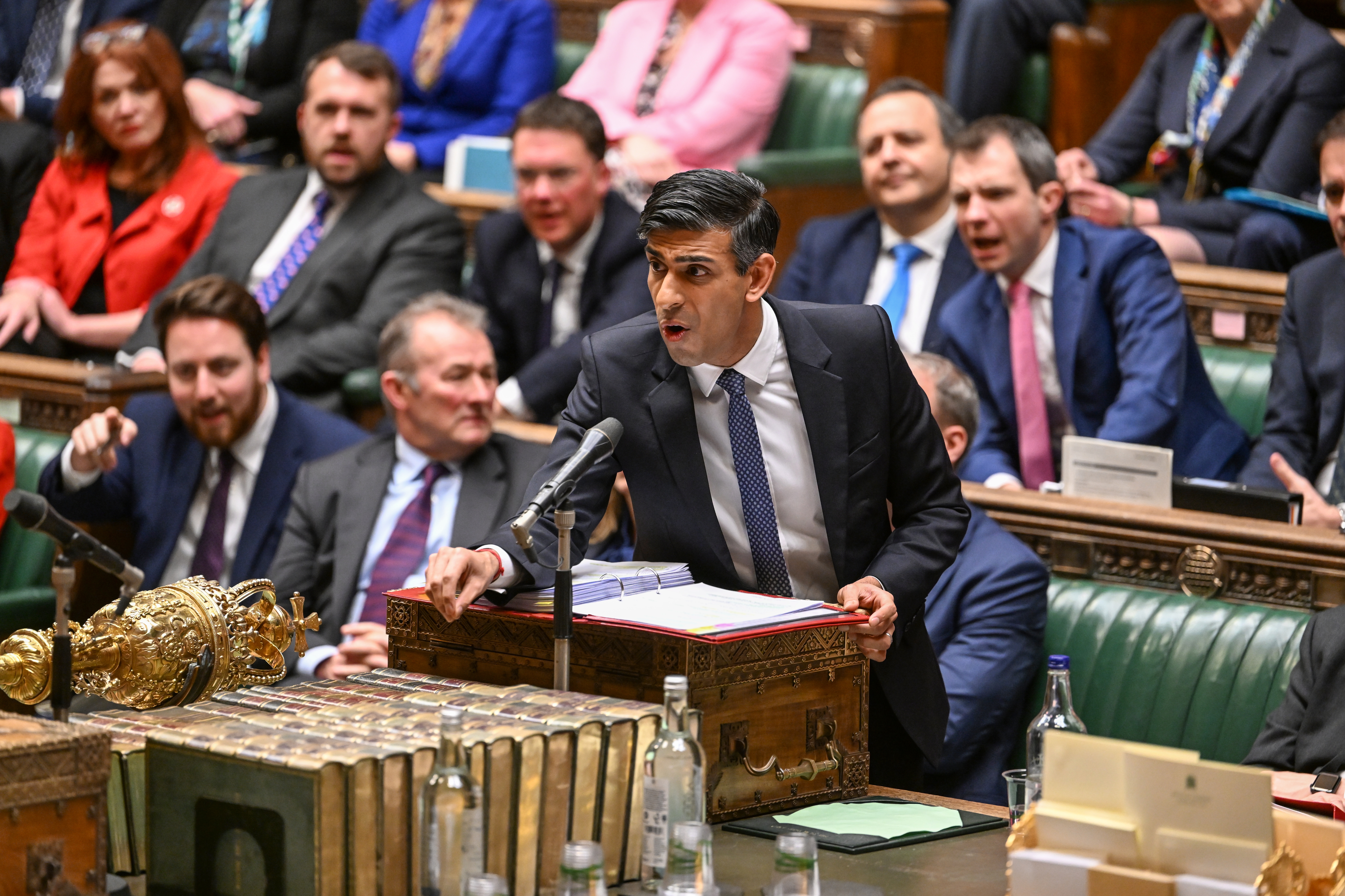 Gobierno británico frena una ley en Escocia que legaliza el cambio de género