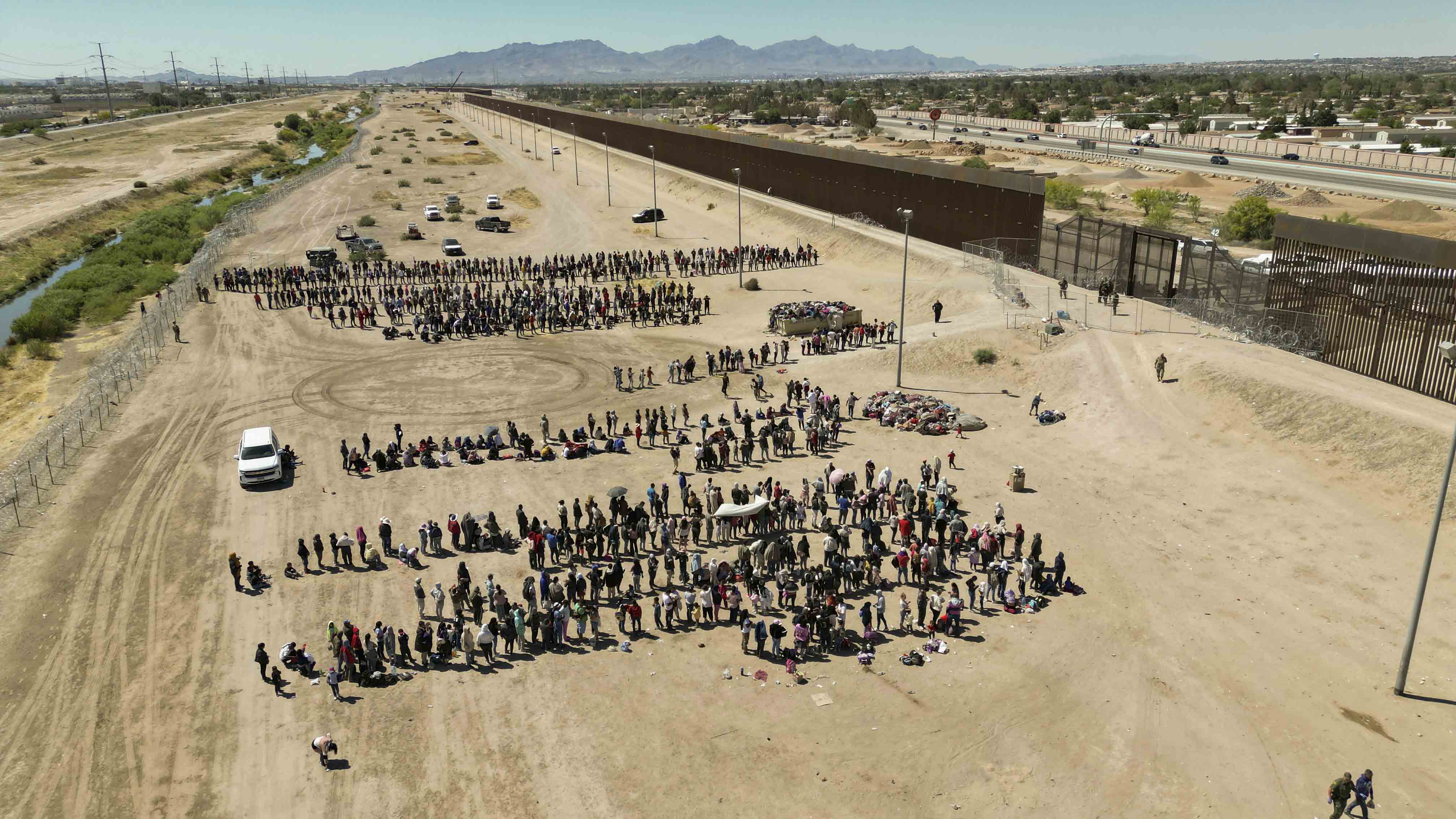 Un día después: así está la situación en la frontera de EE. UU. sin el Título 42
