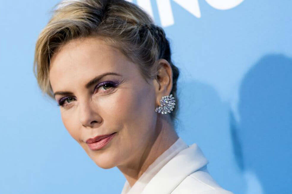Charlize Theron recordó cómo su madre mató a su padre: “Ya no me atormenta eso”