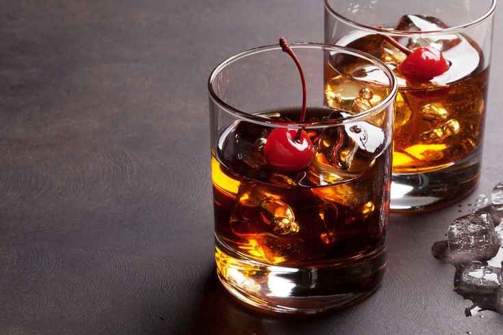 ¿Cuáles son los cócteles más populares? Prepara unos inspirados en perfumes de lujo