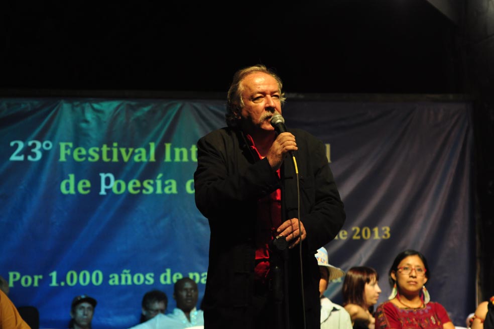 Con las armas de la poesía