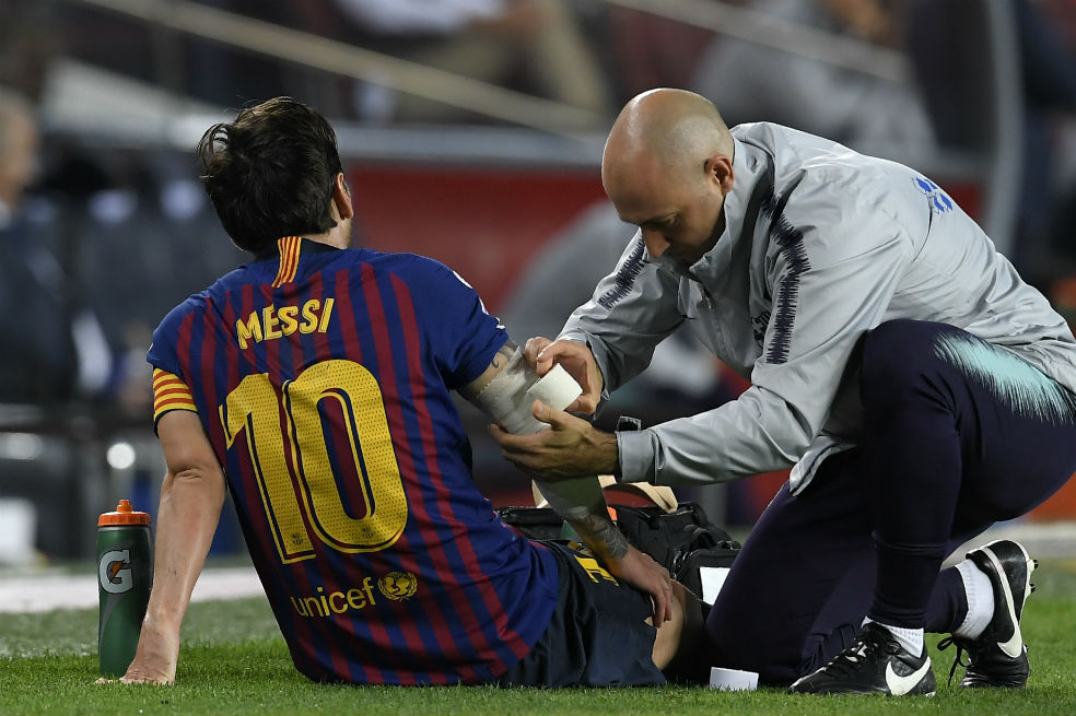 Messi estará tres semanas de baja por lesión en su brazo y no jugará ante el Real Madrid
