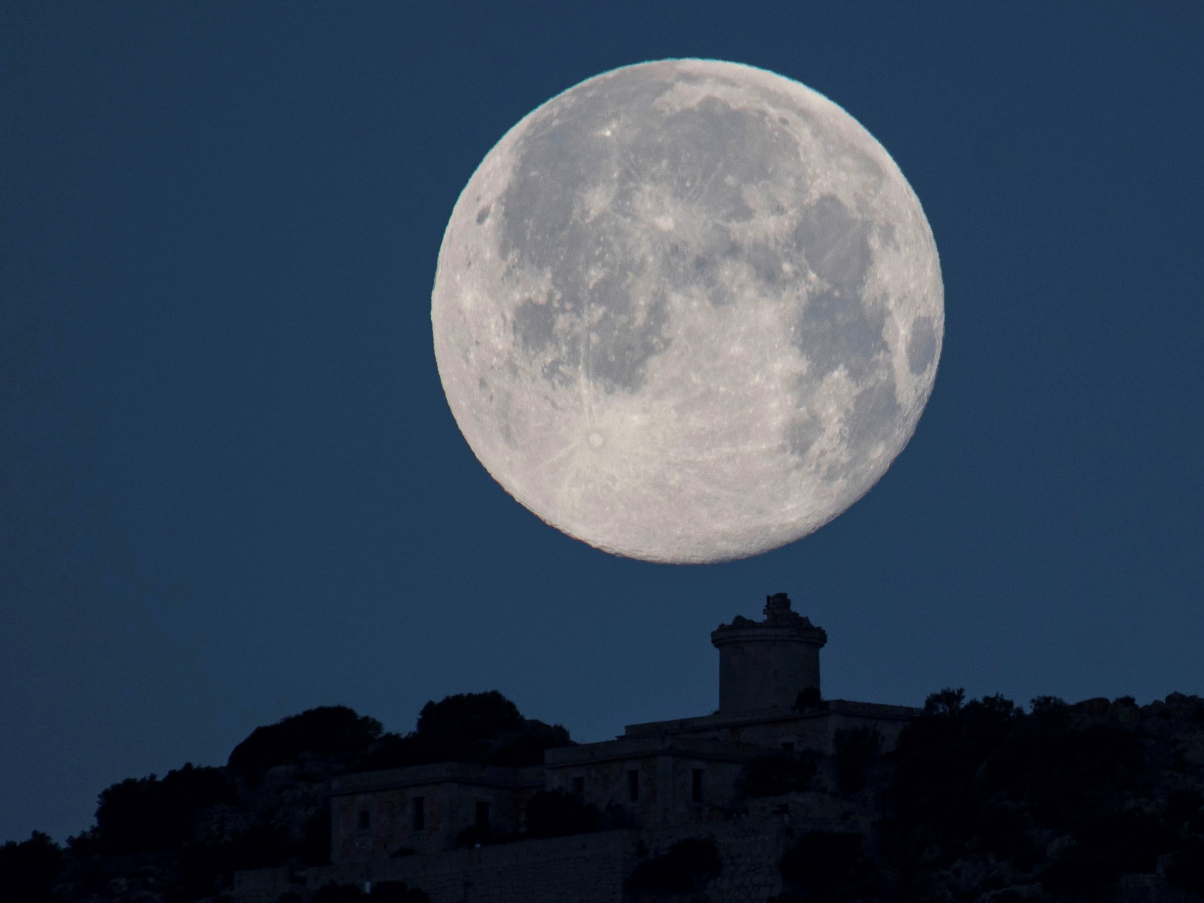 Prepárate para la luna llena en Leo o luna de nieve de febrero de 2023