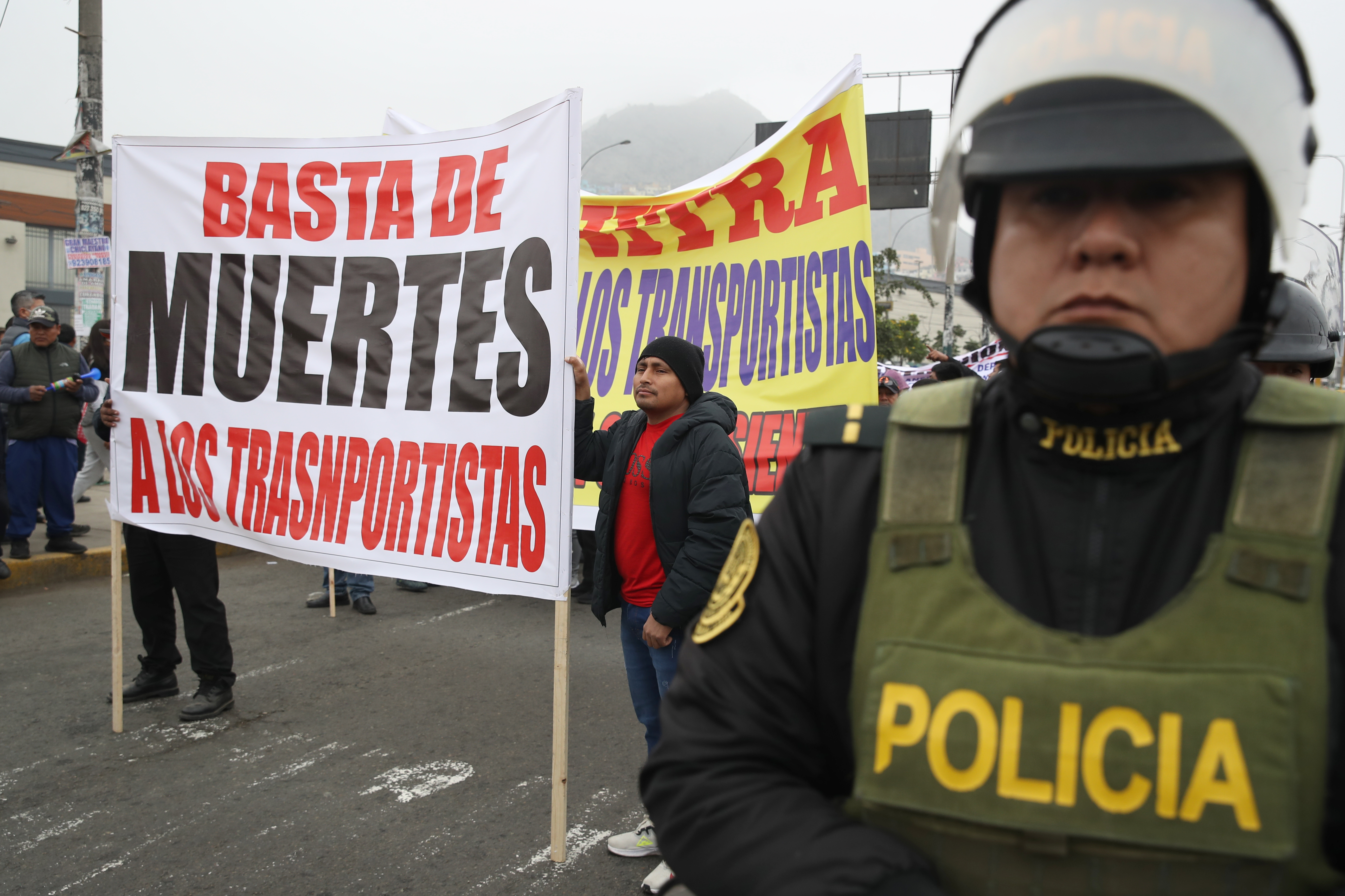 Transportistas de Perú convocan paro nacional para denunciar ola de extorsión
