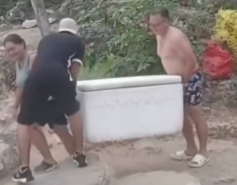 Polémica por turistas que ingresaron comida en una gran nevera en Barú, Cartagena