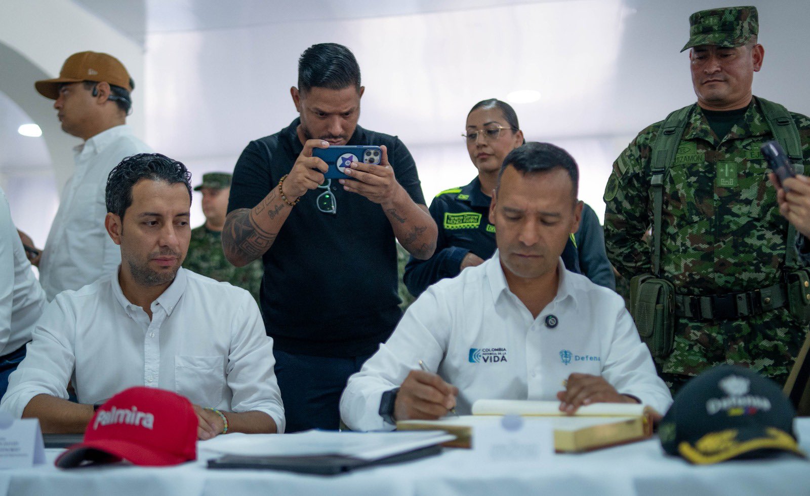 Presidente de la Cámara acusa a minDefensa de “mandarlo a callar” en consejo de seguridad
