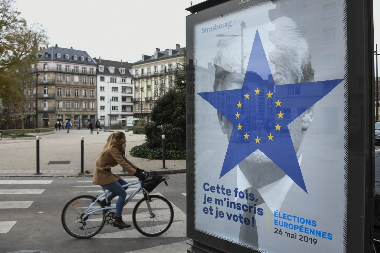 Con foto de Trump quieren convencer a europeos de los riesgos de no votar
