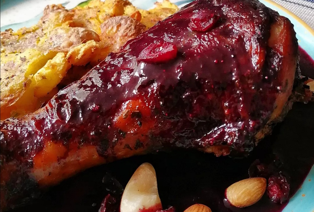 Paso a paso para preparar pernil de pavo en salsa de arándanos