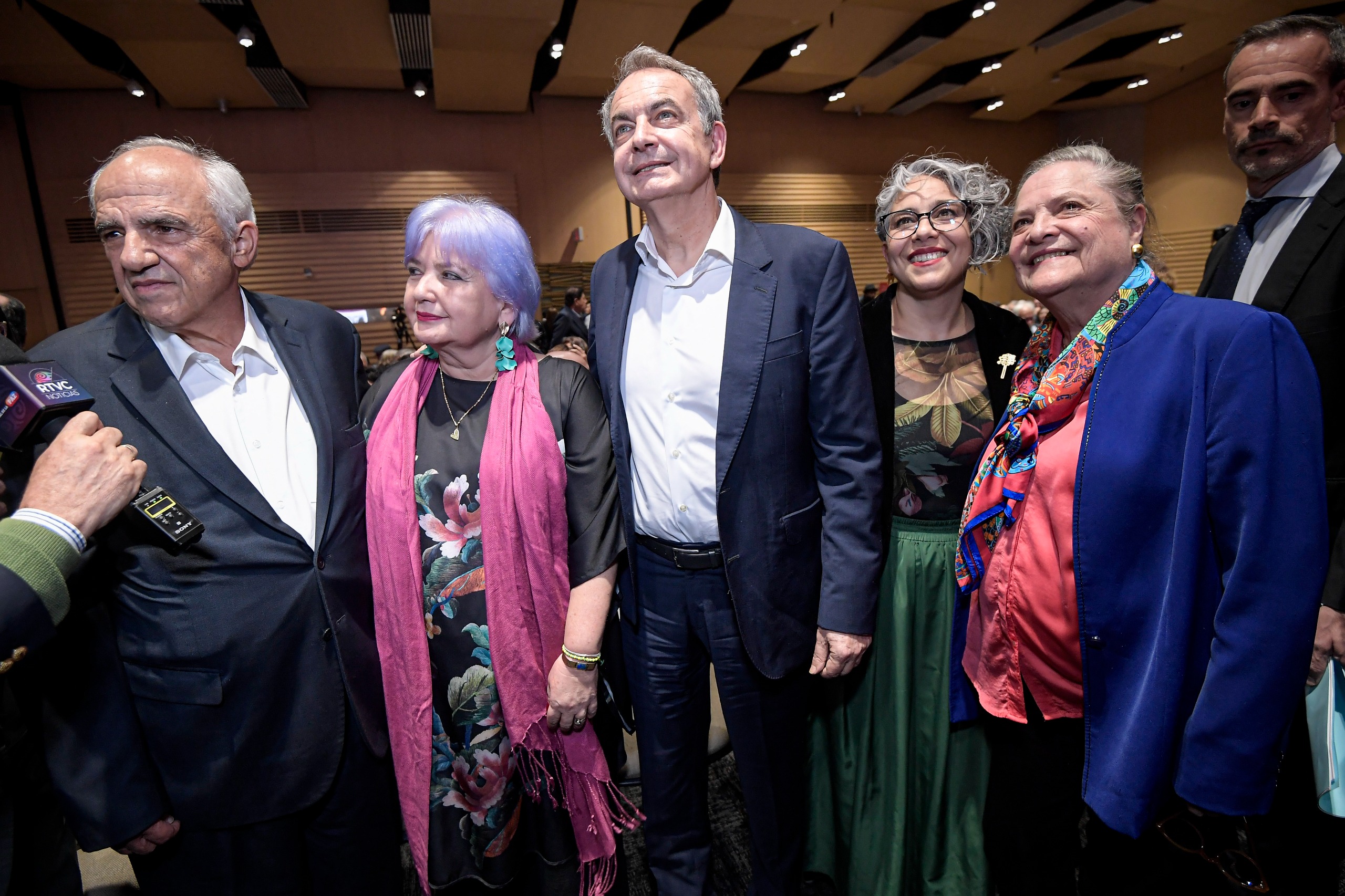 Este martes 2 de diciembre se dio el primer encuentro público de Frente Amplio (en la foto: Clara López, Ernesto Samper, expresidente del Gobierno español: Jose Luis Rodríguez, María José Pizarro y Roy Barreras)
