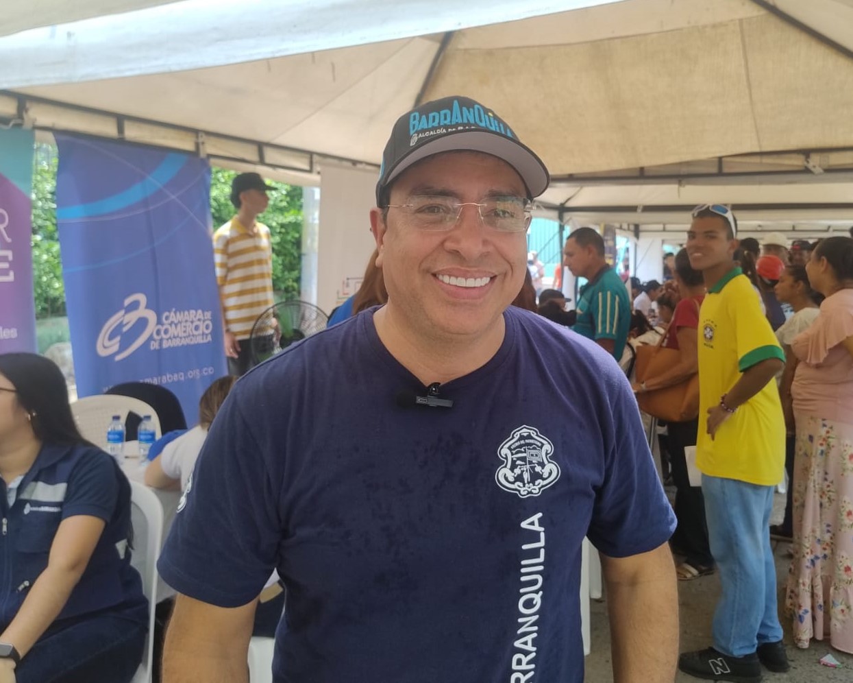 Administrador de empresas con estudios en derechos humanos