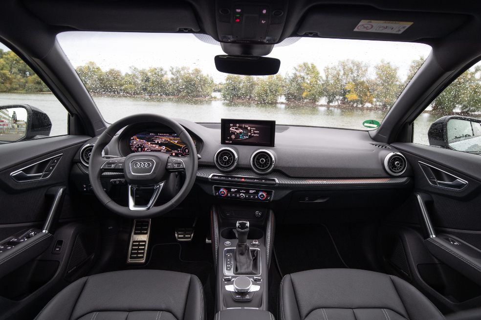 Interior de Audi Q2.