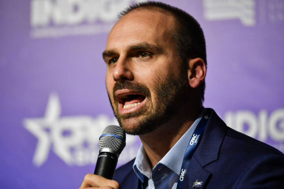 Hijo de Bolsonaro amenazó con retomar medidas de la dictadura “si la izquierda se radicaliza”