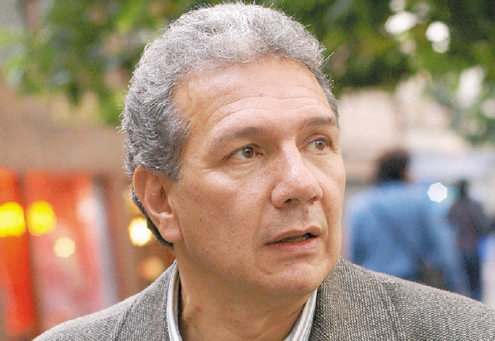 Darío Villamizar hizo parte del M-19 y de los procesos de paz. Ahora es escritor y analista y en este nuevo libro reconstruye la desaparición de una columna completa de esa guerrilla en las selvas del departamento del Chocó. / Archivo