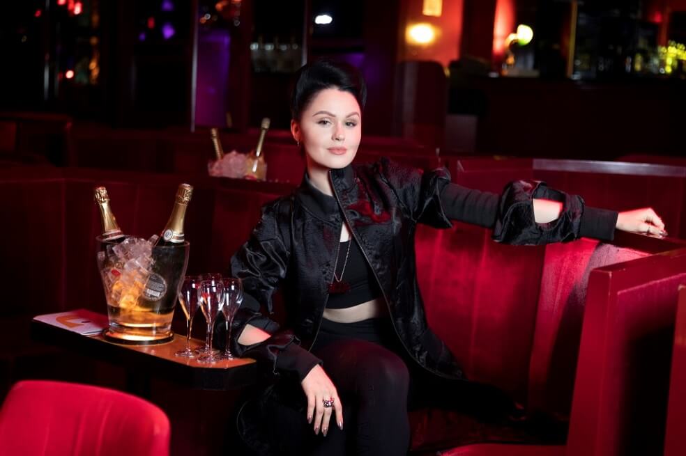 Viktoria Modesta, la bailarina con prótesis que llegará al cabaret parisino