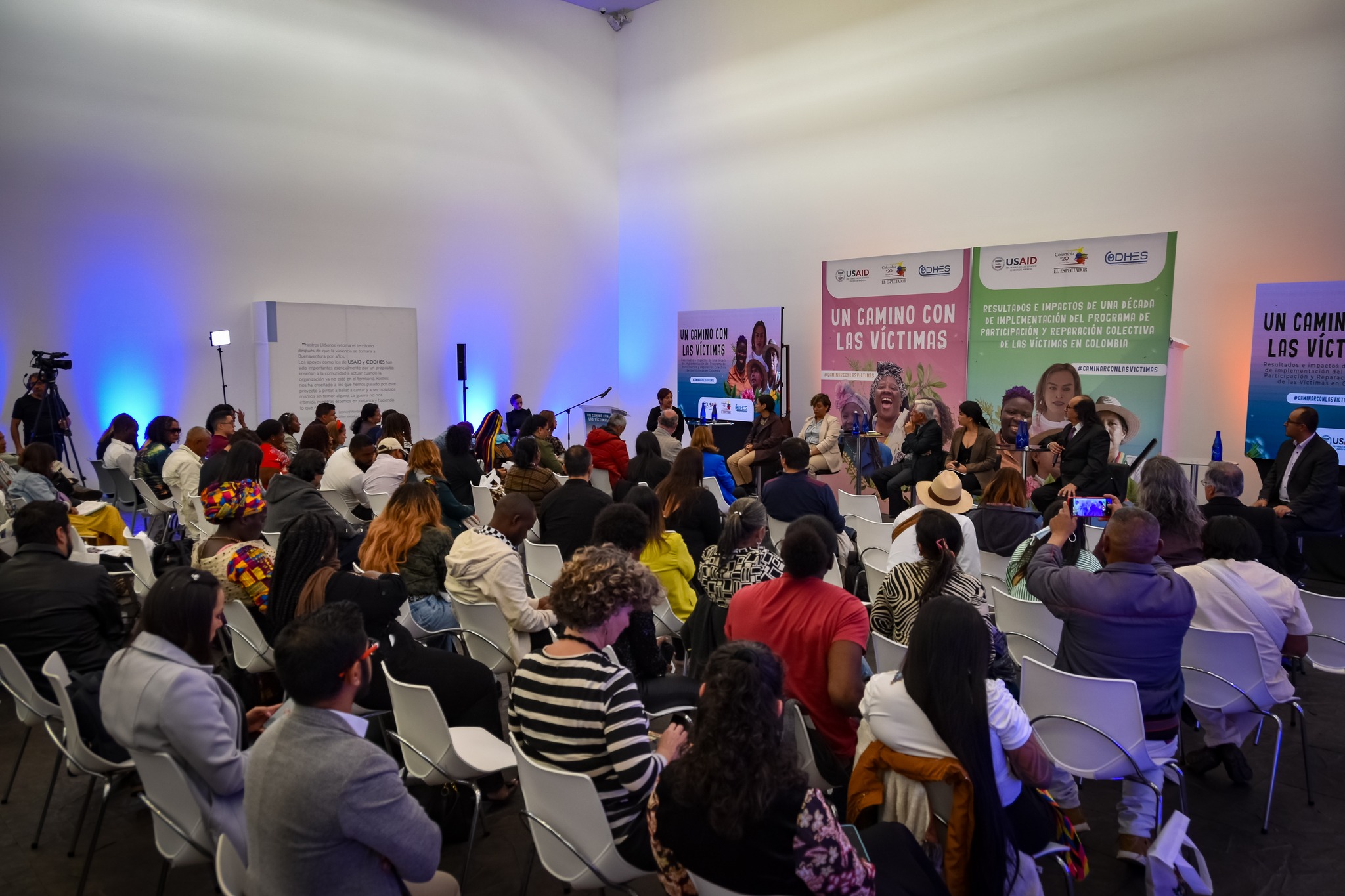Al evento asistieron más de 80 personas, entre ellos varios líderes sociales de distintas regiones del país.