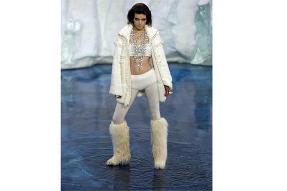 Chanel deleita a su público con un iceberg y una moda apta para el gran frío