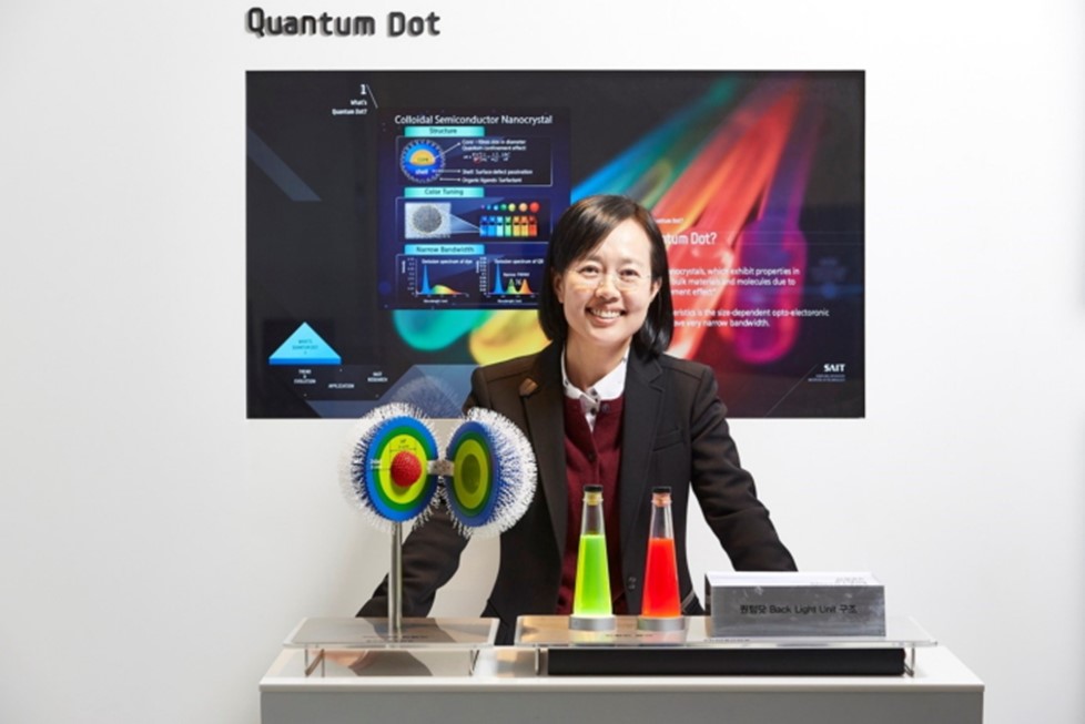 Las pantallas QLED de Samsung son libres de cadmio, un metal tóxico que causa problemas en la salud de usuarios, al no utilizarlo protege y también contribuye al medio ambiente.