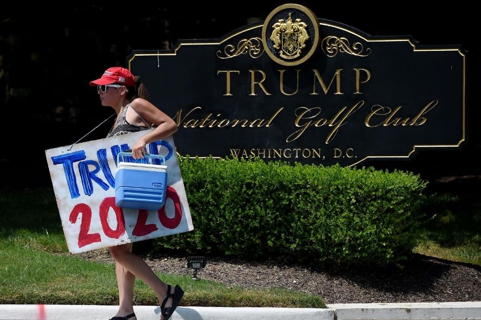 Trump trató de aprovechar su cargo para beneficiar a sus propiedades, de nuevo