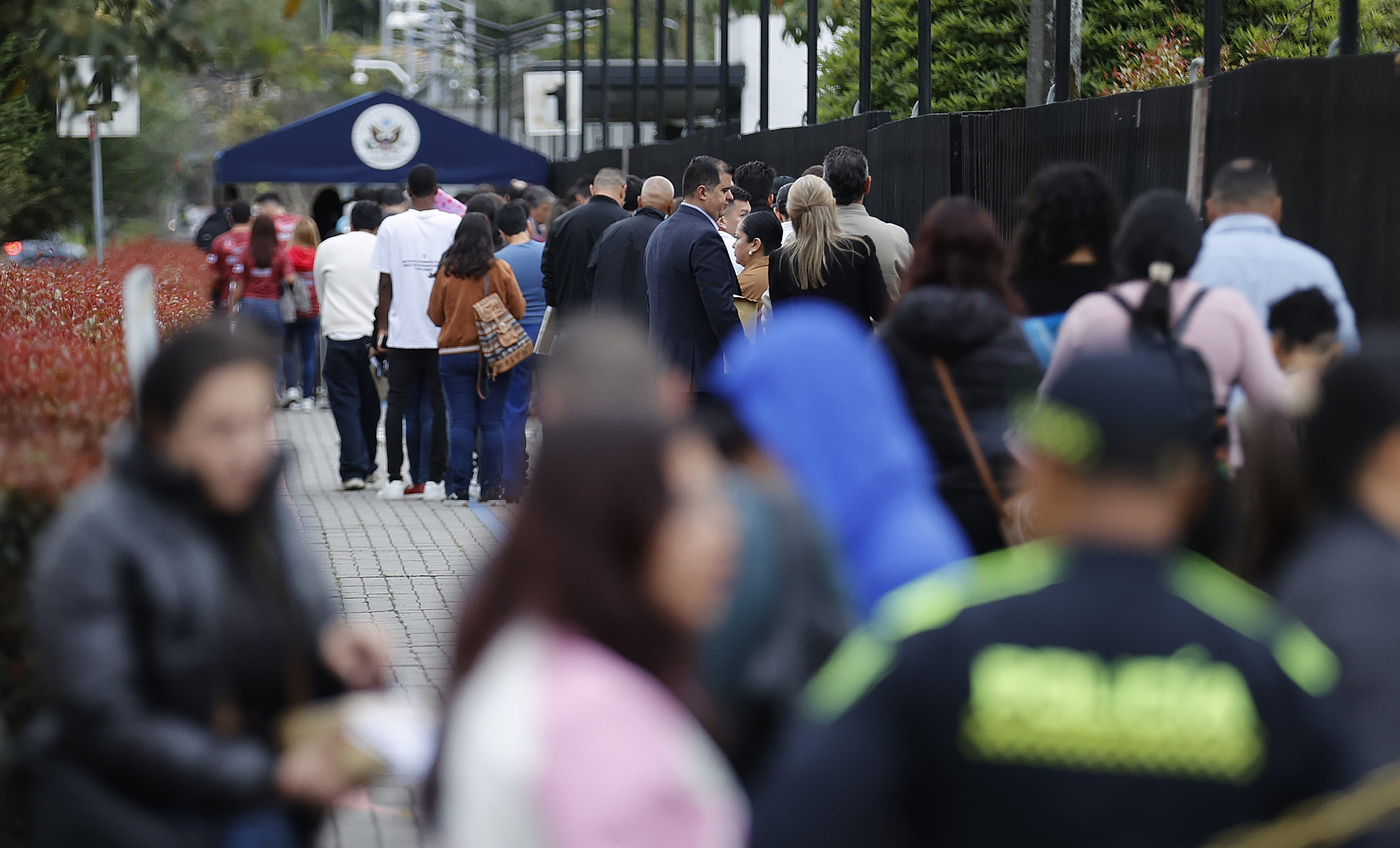 EE. UU. congela trámite de visa de inmigrante para 75 países: Colombia está en la lista