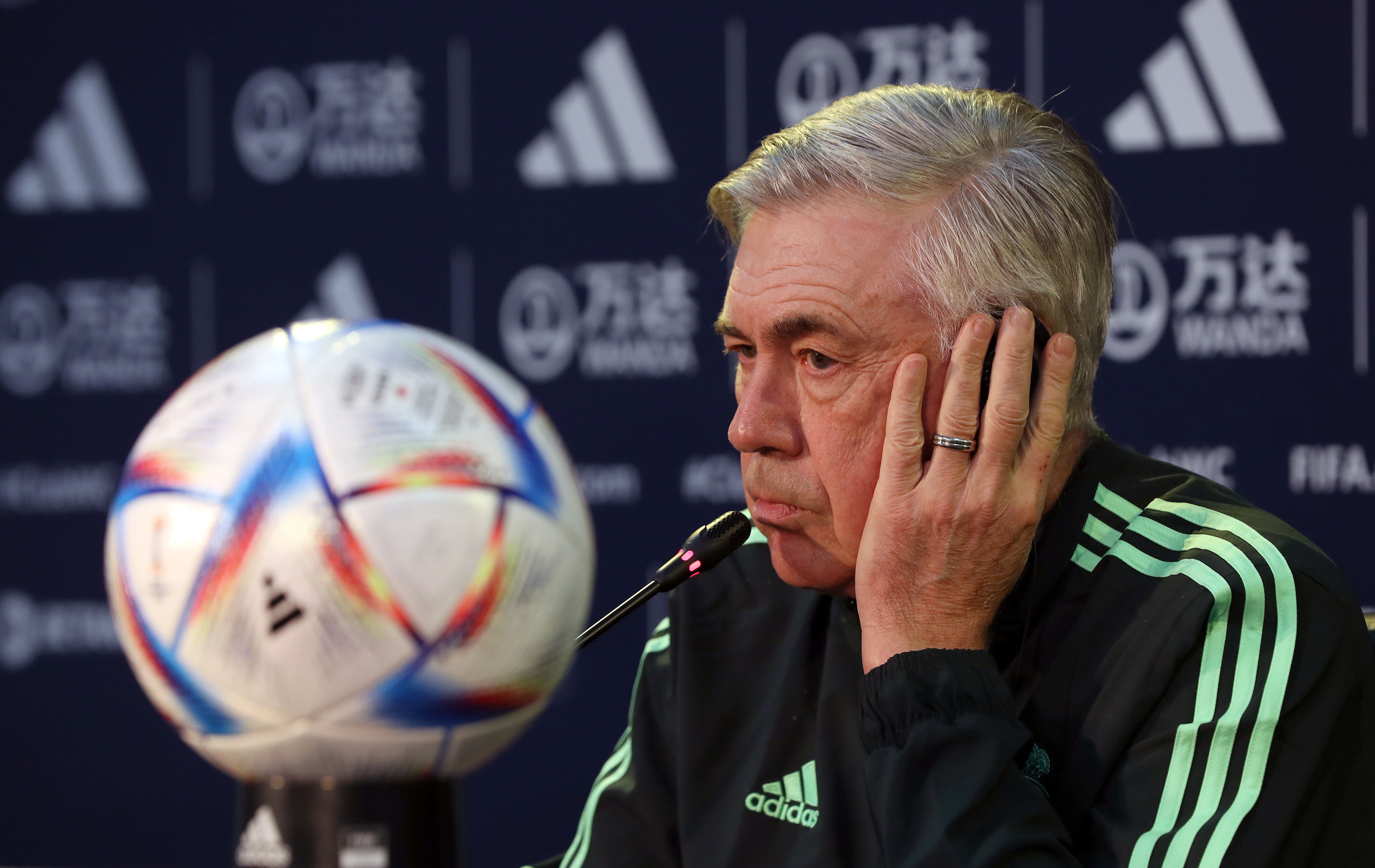 Rabat (Morocco), 10/02/2023.- Real Madrid's head coach Carlo Ancelotti attends a press conference at Prince Moulay Abdellah Stadium in Rabat, Morocco, 10 February 2023. Real Madrid will face Al Hilal SFC in the FIFA Club World Cup final match on 11 February 2023. (Mundial de Fútbol, Marruecos) EFE/EPA/MOHAMED MESSARA