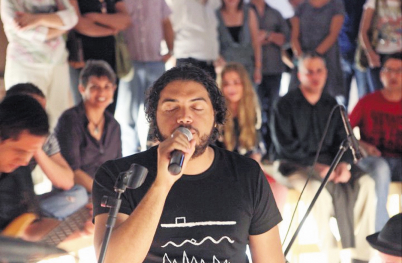 Frank Báez en una presentación de sus poemas. / Blogg Frank Báez