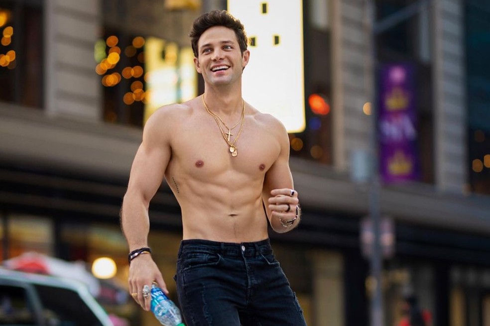 Según sus publicaciones, el nuevo novio de Daniela Ospina es un amante del ejercicio. Prueba de ello, es su abdomen completamente marcado y sus musculosos brazos. Por supuesto, no han faltado los comentarios de sus seguidoras elogiando su escultural cuerpo. “Qué guapo”, “wow, qué físico”, “eres lo más bello del mundo”, “me encanta tu disciplina en el gym”, “demasiado lindo”.